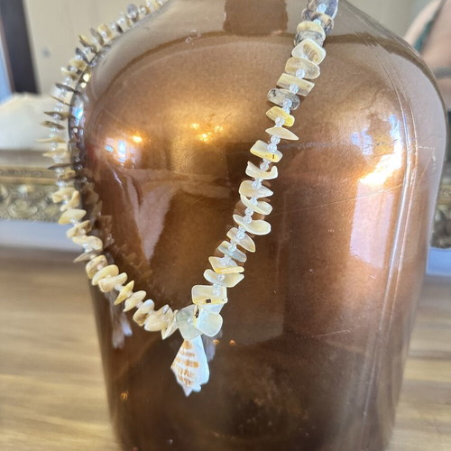 Necklace with shell and shell beads like new, beige
