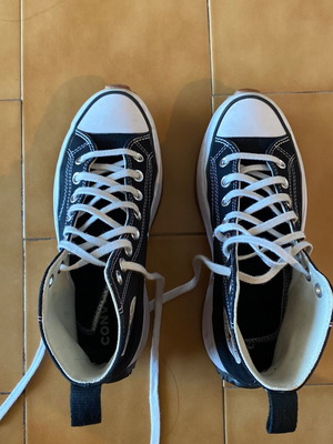 All Star Converse athletic shoes used, size 39, black and white