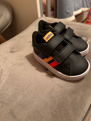 Adidas Παιδικά Παπούτσια Νο20 Σαν Καινούργιο