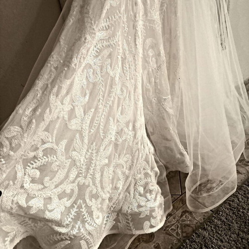 Mermaid wedding dress with thin straps, tulle and sewn sequins, like new