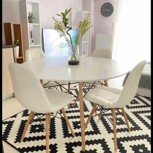 Rug 2 meters by 3 meters used in excellent condition