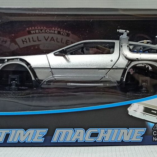 Welly Back to the Future II Time Machine DeLorean Fly Wheel 1:24 Toy Car new