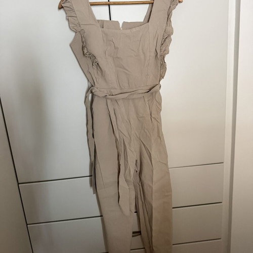 Jumpsuit with ruffles beige, one size, like new