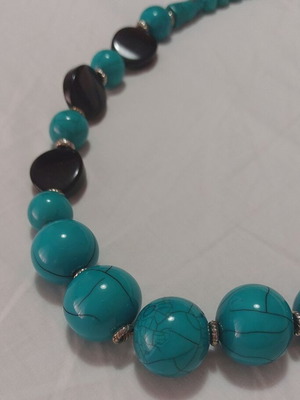 Χειροποίητο καλοκαιρινό τιρκουαζ/μπλε κολιέ με στρογγυλές χάντρες