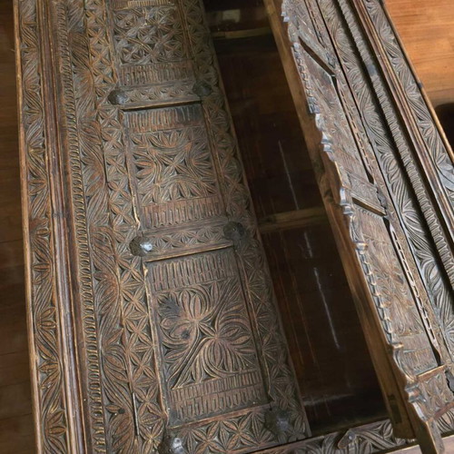 Handcrafted Indian Carved Coffee Table solid wood used