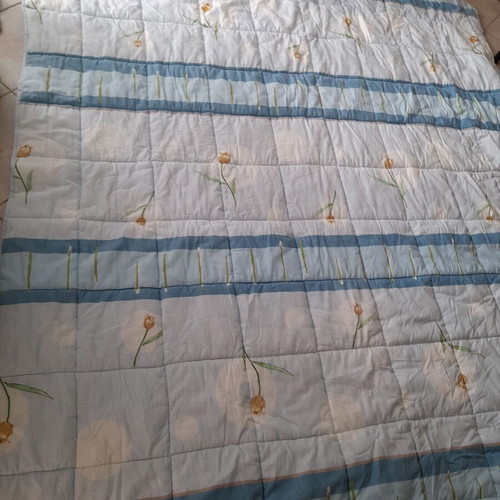 Double quilt like new, reversible floral and blue design 2.0x2.10m