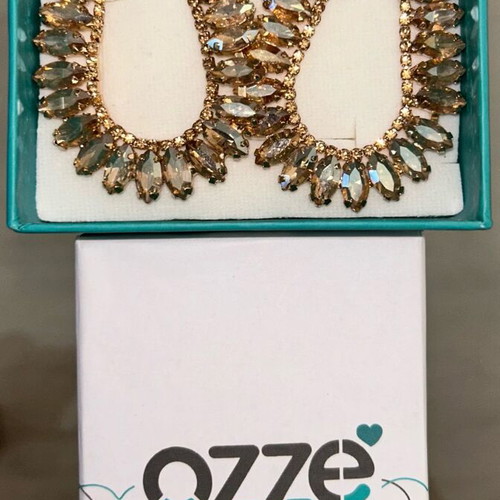 Ozze earrings like new, gold color for formal occasions