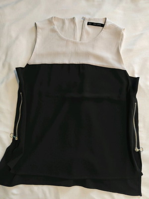 Zara sleeveless top like new with side zipper black