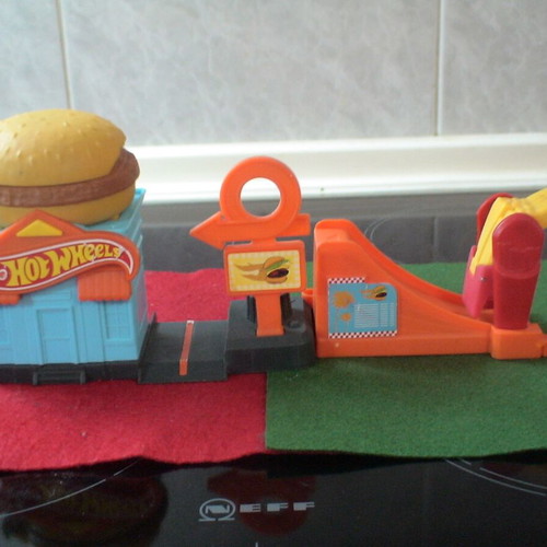 Mattel Hot Wheels City Downtown Burger Dash Playset