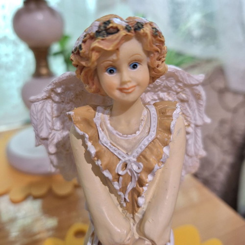 Peridot Angel Statue New, Joy and Protection from Sweden