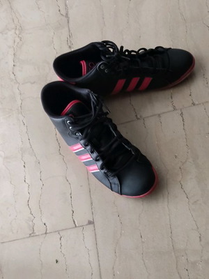 Adidas women's athletic shoes used, size 40, black