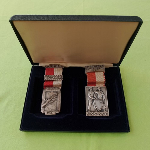Shooting medals used, pack of 2 with case, vintage 1941 and 1957