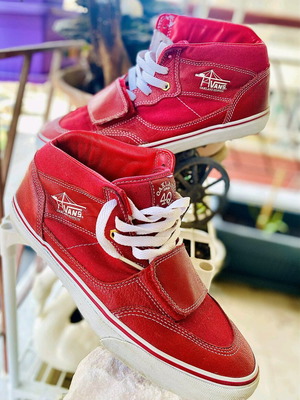 Vans Syndicate Mountain Edition Oakland Edition red sneakers like new