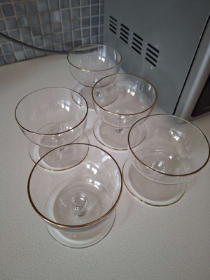 Crystal dessert bowls set of 5 with gold detail like new