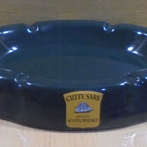 Cutty Sark scotch whisky old promotional ceramic ashtray used
