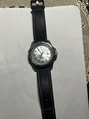 Ανδρικό ρολόι Timex Expedition Shock Resistant μεταχειρισμένο, ασημί καντράν, δερμάτινο λουράκι