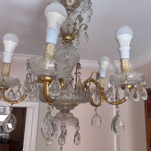 Classic chandelier like new with five lamps