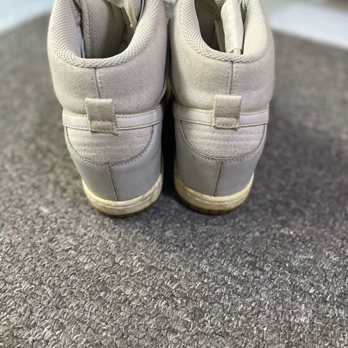 Nike αθλητικά παπούτσια με τακούνι σαν καινούργια, μέγεθος 39, άσπρο και γκρι