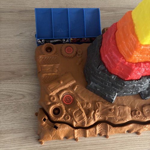 Hot Wheels Monster Trucks Arena Smashers Bone Shaker Ultimate Crush Yard