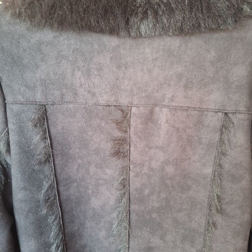 Toi&Moi black faux suede coat with faux fur details size L like new