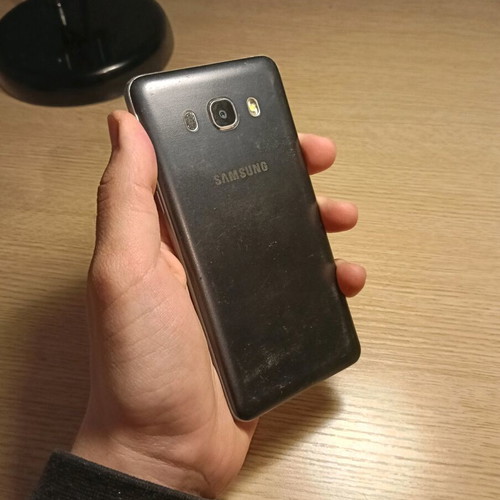 Samsung J5 2016 and S4 used for parts without working screens