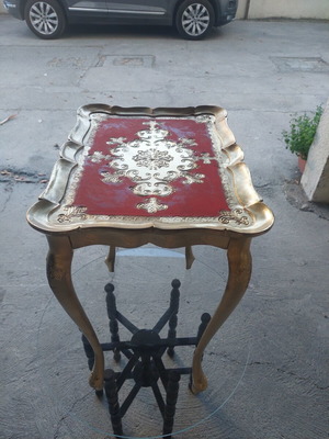 Antique table like new, gold finish