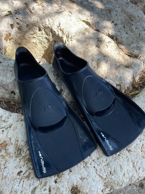 Fins size 35/36 like new, used once