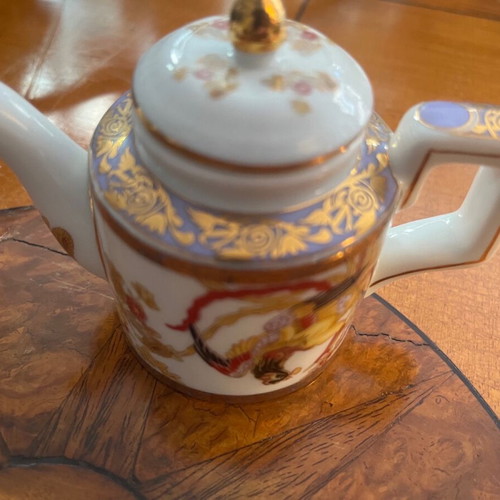 Porcelain miniature collectible teapots like new, set of 5