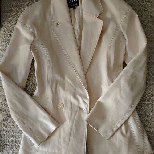 White Zara jacket with shoulder pads, size XS, like new