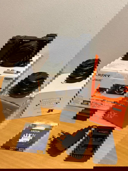 Πωλείται Sony a6000 με πολλά extra