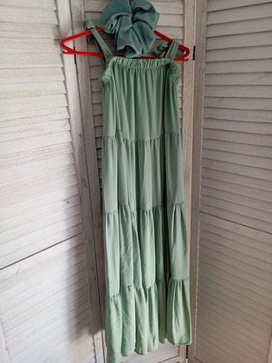 Bee Me Couture Medium Dress Mint Color With Scrunchie Like New