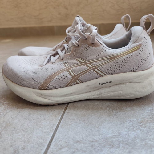 Asics Gel-Pulse 16 Sport Shoes Used Size 40.5