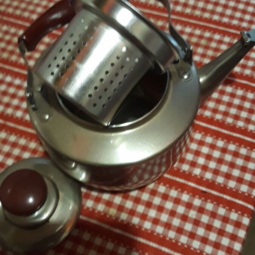 Vintage teapot new with washable filter