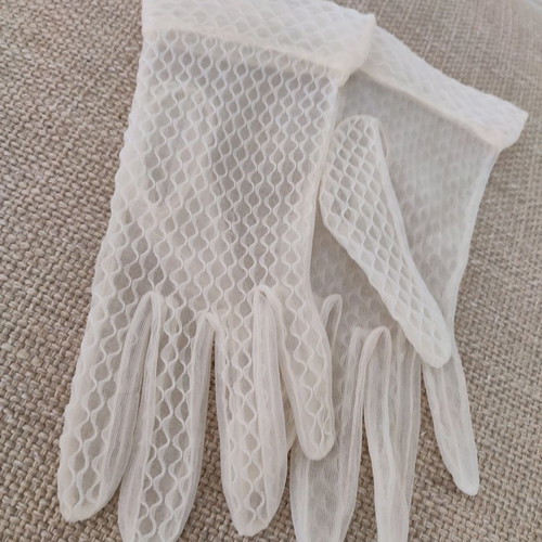 Vintage white gloves like new, 1960s spiderweb pattern