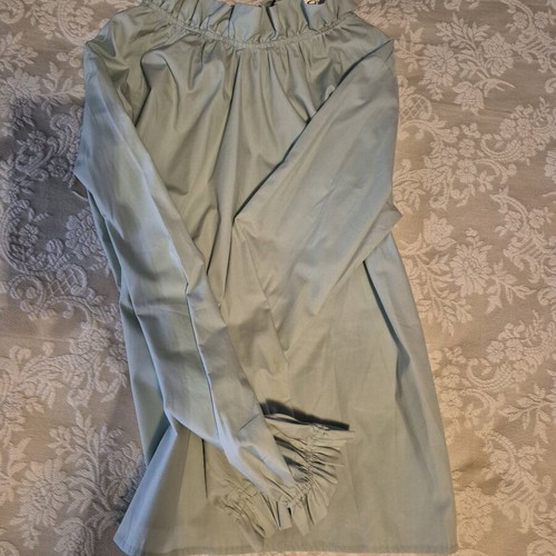 Chaton women's shirt like new, pistachio color