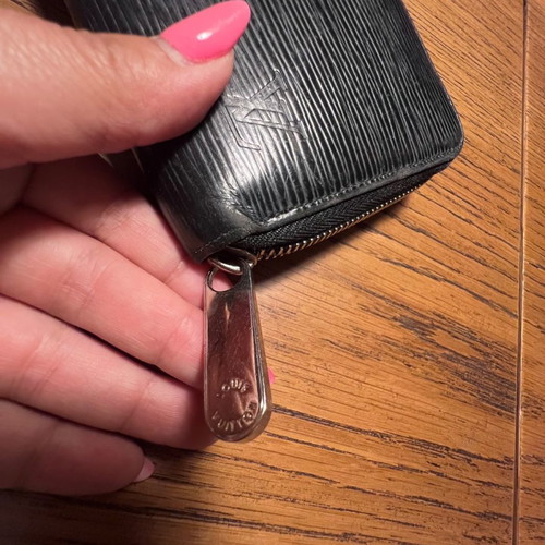 Louis Vuitton zippy leather wallet used, black with multiple card slots