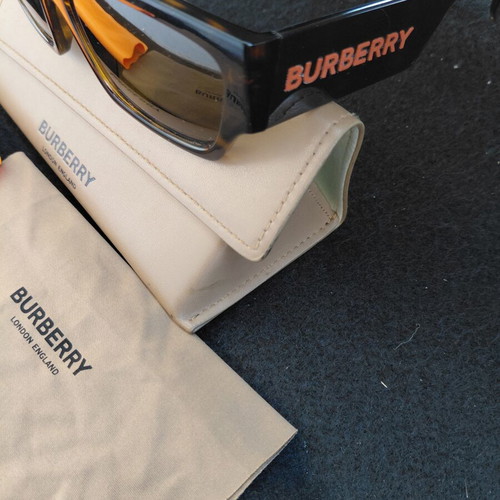 Burberry sunglasses like new, brown and orange