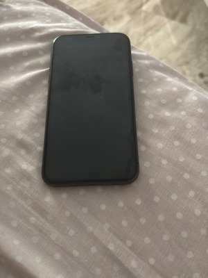 iPhone 11 64GB with screen issue