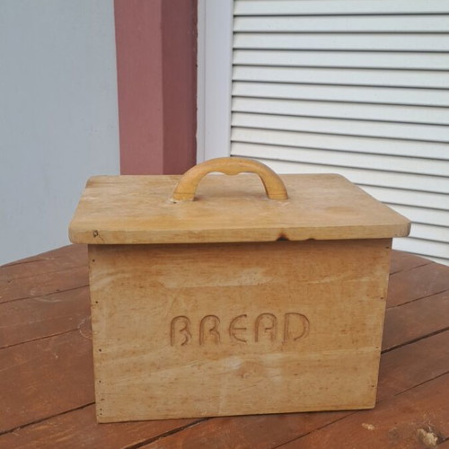 Bread box used for bread storage