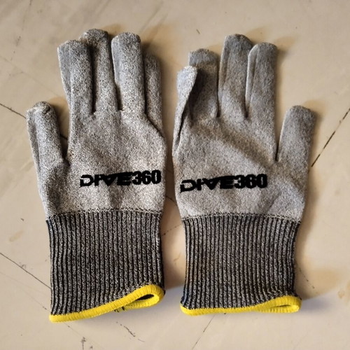 Xt Diving Pro 5mm Women's Wetsuit like new with 3mm socks and summer gloves