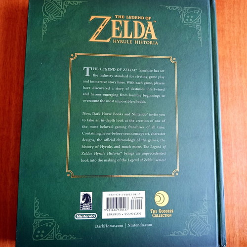 The Legend of Zelda Hyrule Historia book like new, Dark Horse Nintendo
