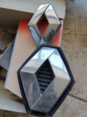 Renault emblems like new, set of 2 for Megane Cabriolet 2005