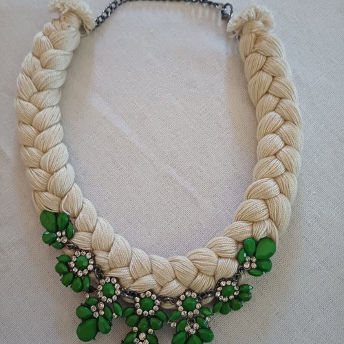 Knitted necklace like new