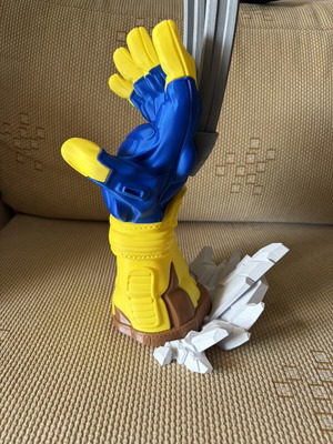 Wolverine controller stand for PlayStation 5
