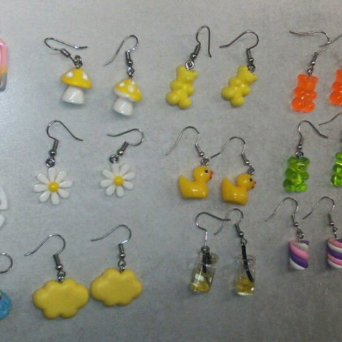 Set of 13 earrings like new, multicolored
