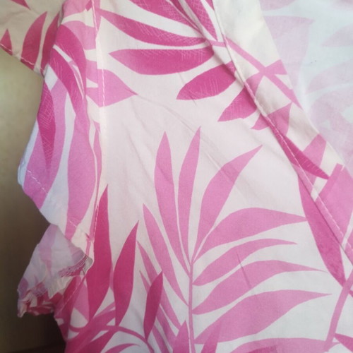 Shirt like new, pink fuchsia shades, size M