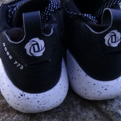 Adidas D Rose 773 kids basketball shoes like new, size 37