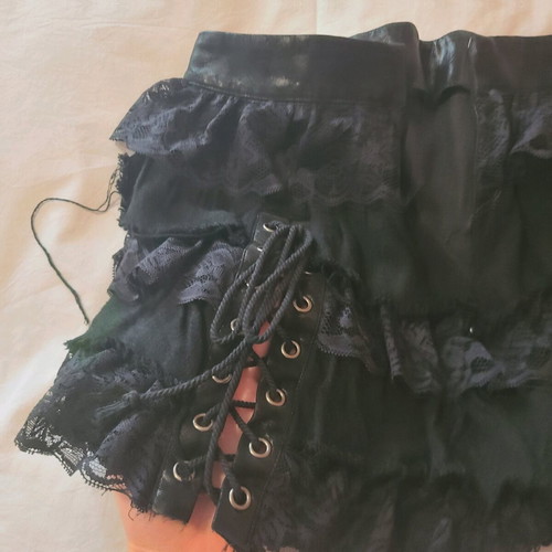 Goth shorts RNG - Red Night Gothic like new, size Medium, black