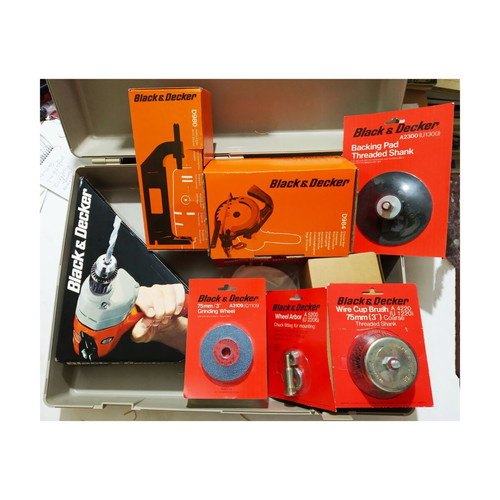 Μεγάλη βαλίτσα Black and Decker με τρυπάνι και πολλά παρελκόμενα, καινούργιο