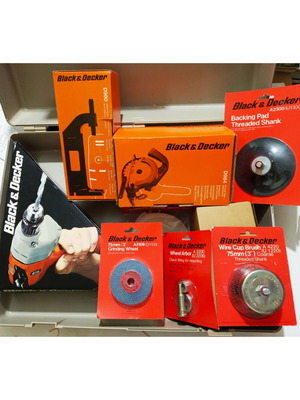 Μεγάλη βαλίτσα Black and Decker με τρυπάνι και πολλά παρελκόμενα, καινούργιο